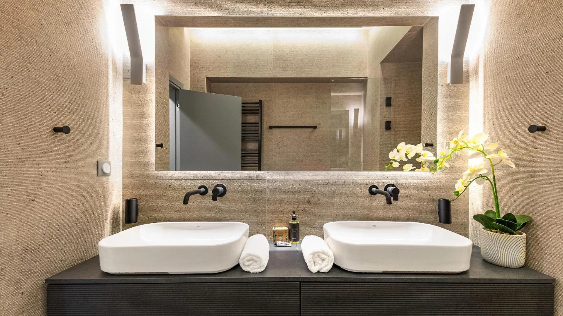 Iconic Salonica Suite Seafront Apartment