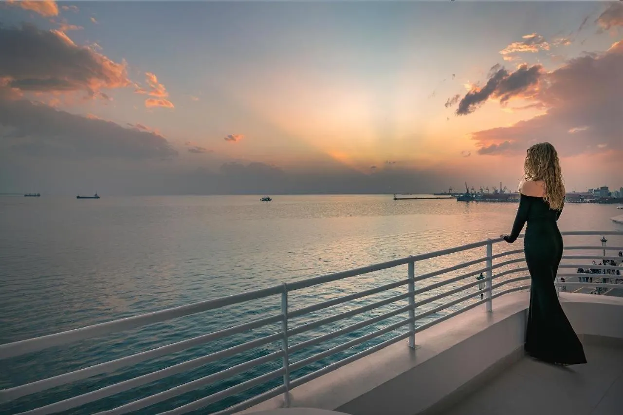 Iconic Salonica Suite Seafront Apartment