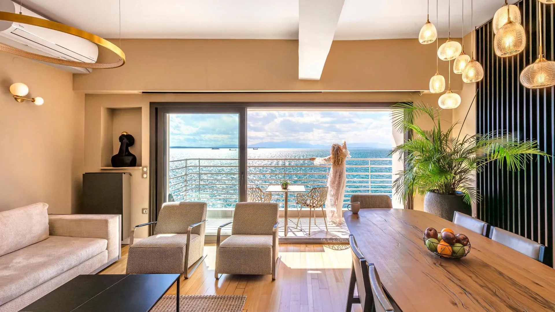 Apartment Iconic Salonica Suite Seafront
